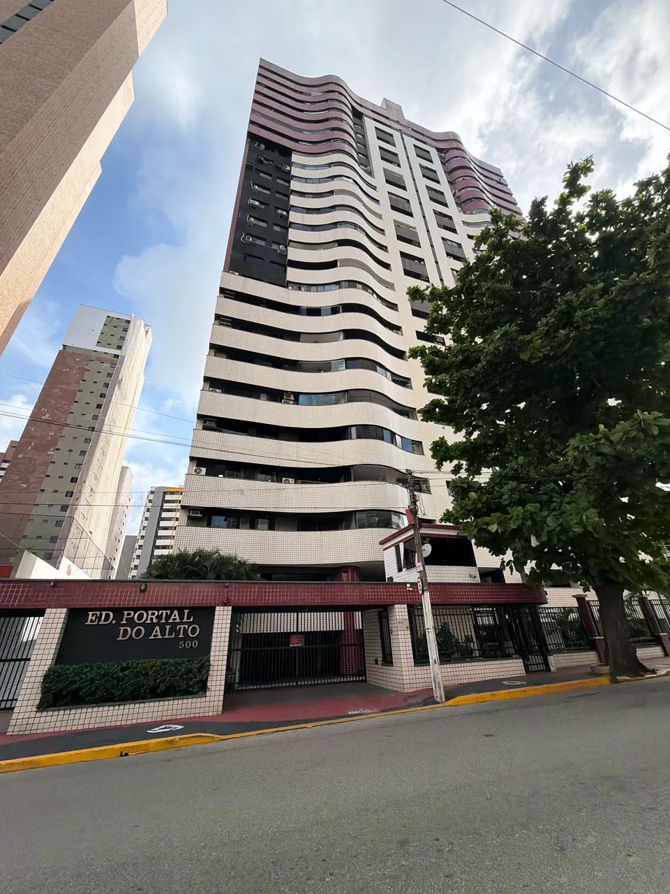 APARTAMENTO 108 M2 COM 3 QUARTOS NO MEIRELES