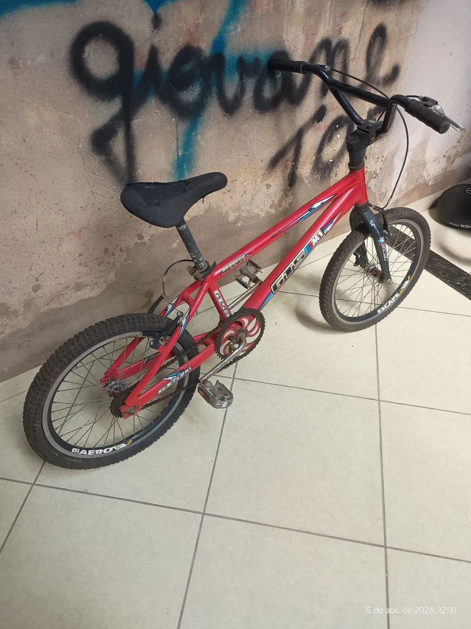 Bicicleta BMX vermelha  - Foto 3