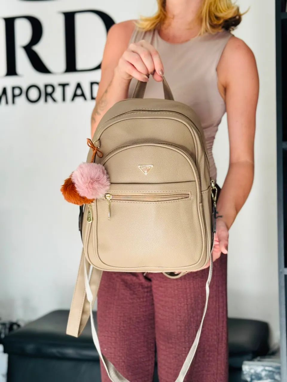 Mochila Feminina em Couro - Foto 4