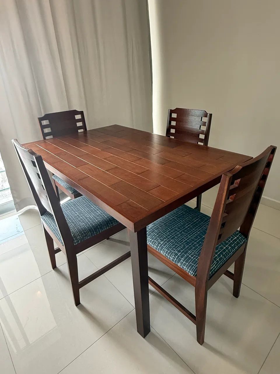 Conjunto mesa e cadeira - madeira TECA - Foto 3