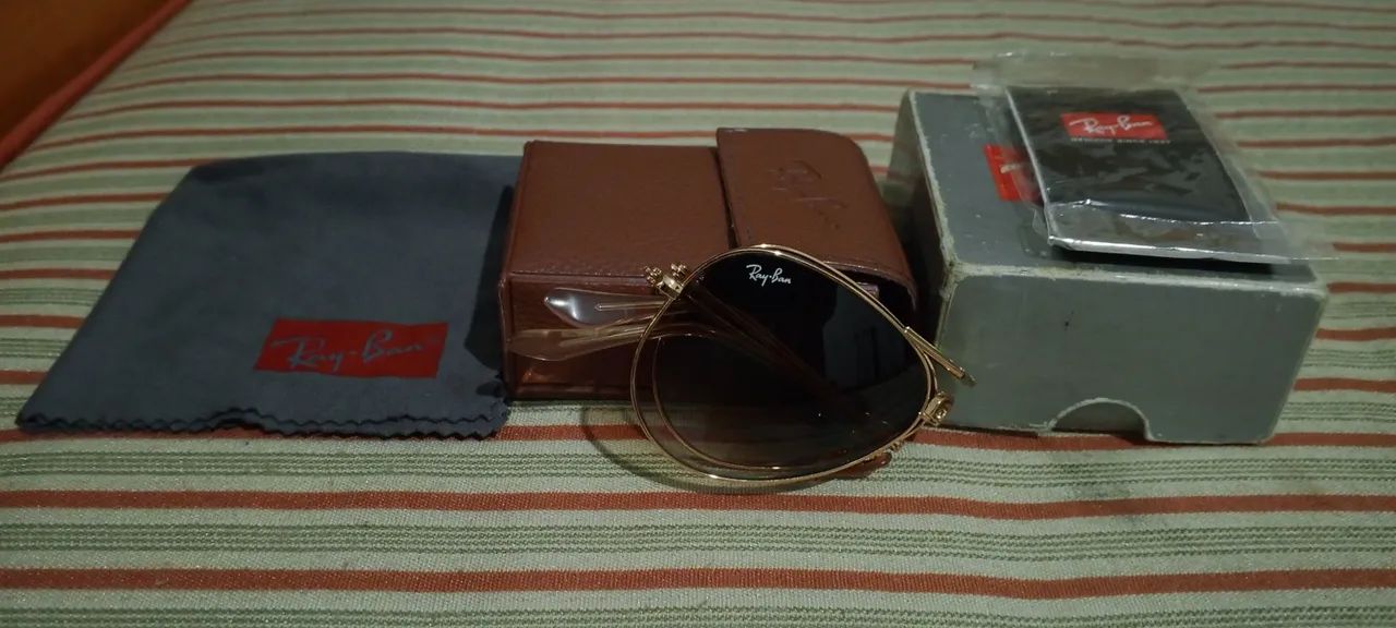 Óculos Rayban dobrável... belíssimo  - Foto 2