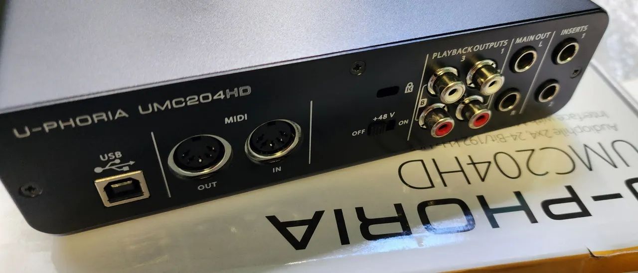 Interface Behringer UMC204HD Semi Nova - Foto 3