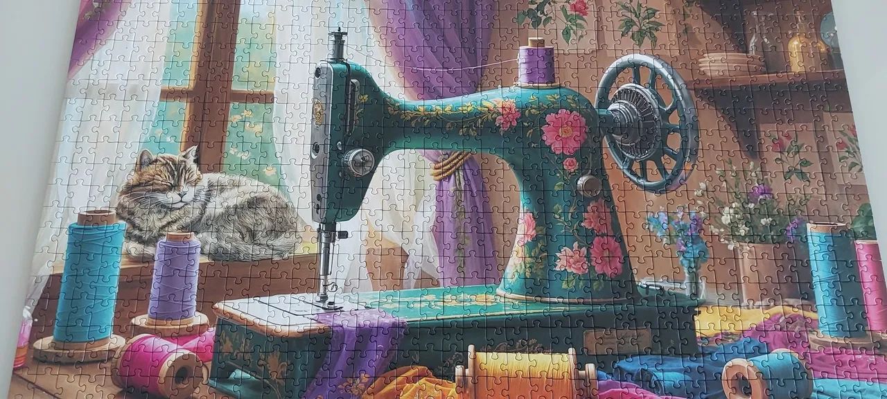 Quebra- Cabeça Trefl- My Sewing Work 1000 peças. - Foto 4