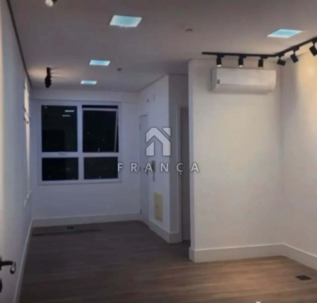 SALA COMERCIAL PARA LOCAÇÃO - BOULEVARD JACAREÍ