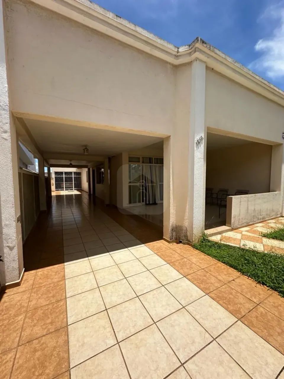 Casa Comercial Disponível para Venda ou Locação no Centro