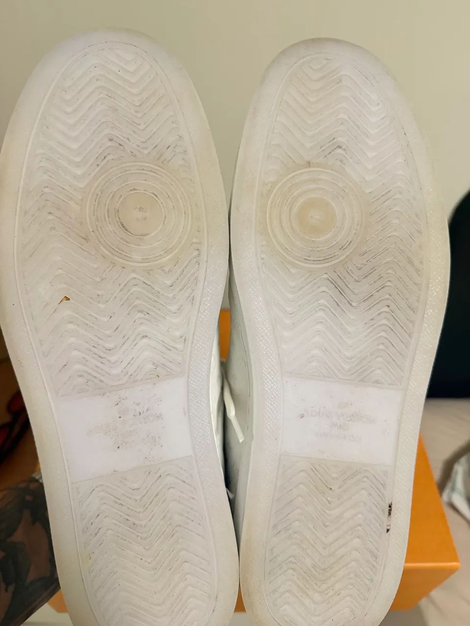 Tenis Rivoli Louis Vuitton 42 - Foto 2
