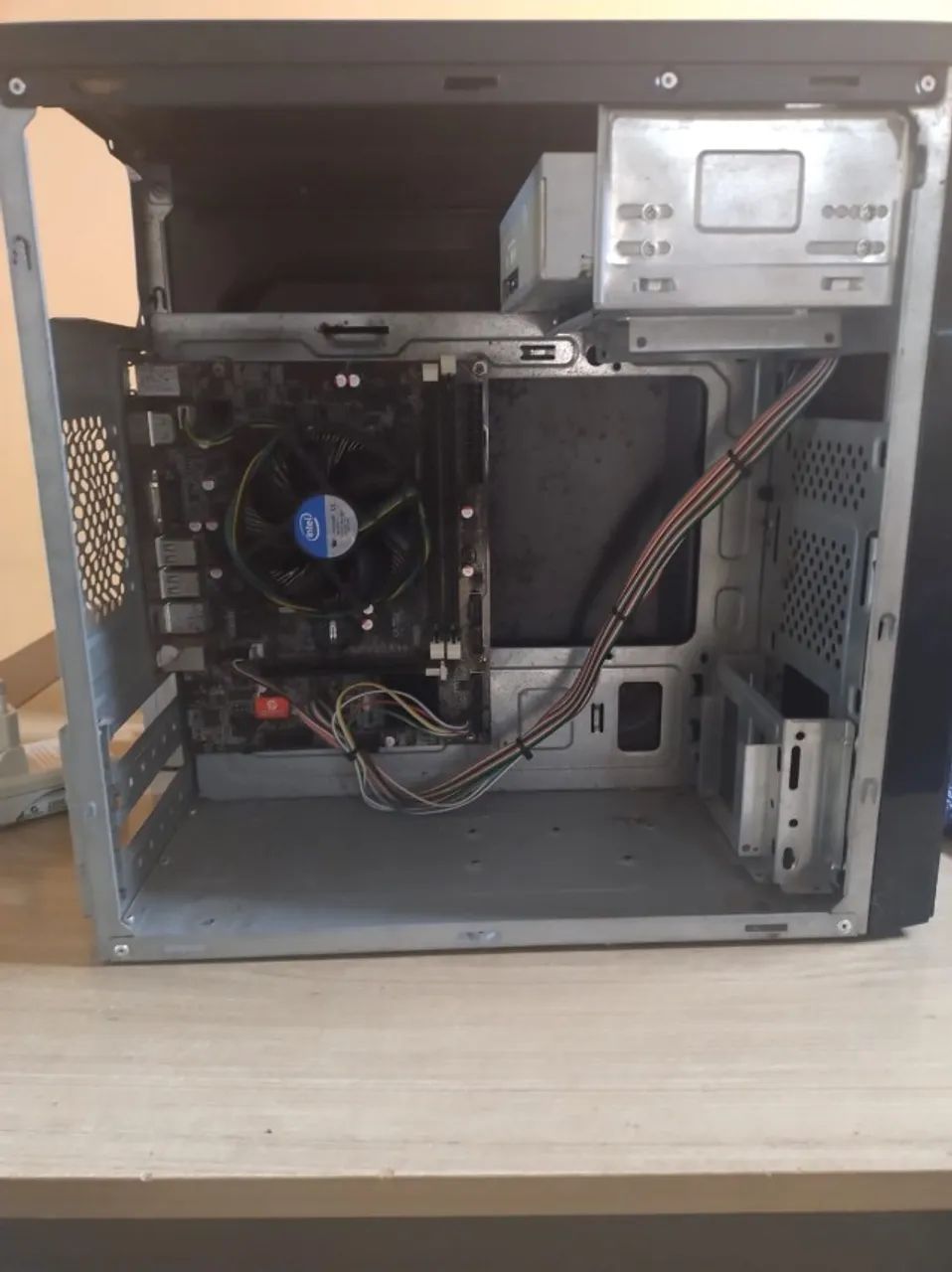 Dois Gabinetes PC Usados 