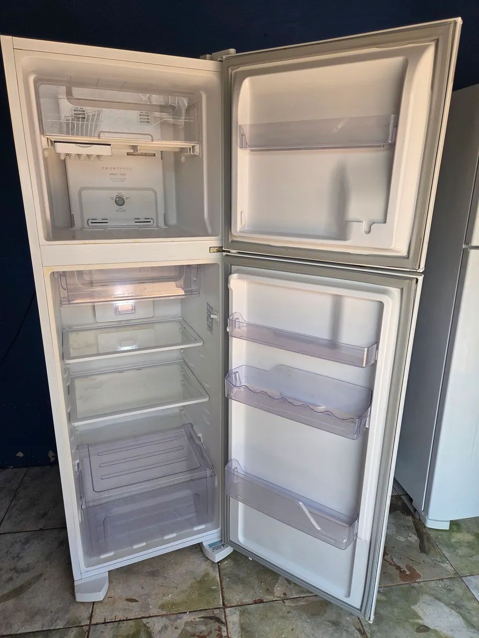 Vendo geladeira Electrolux  - Foto 2