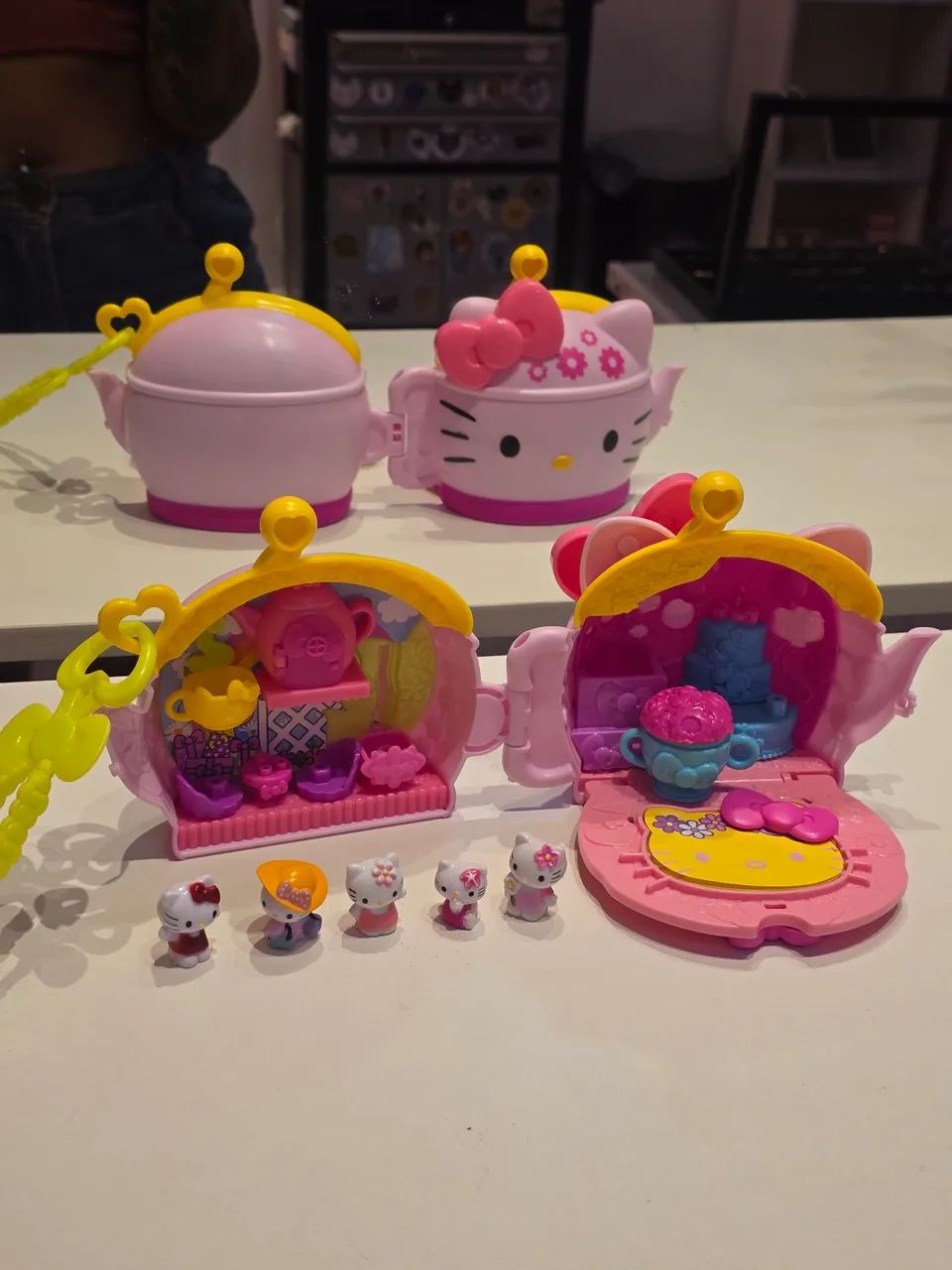 Brinquedo Hello Kitty hora do chá + 4 mini hello kittys inclusas