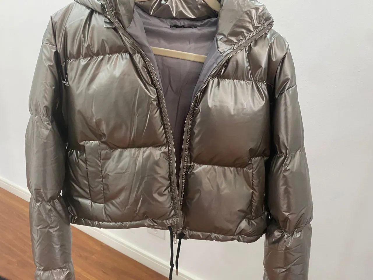 Jaqueta Puffer TNG GG Estilo Cropped 