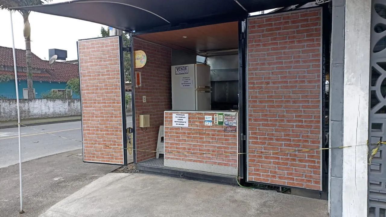 Vende-se baú equipado para lanches 