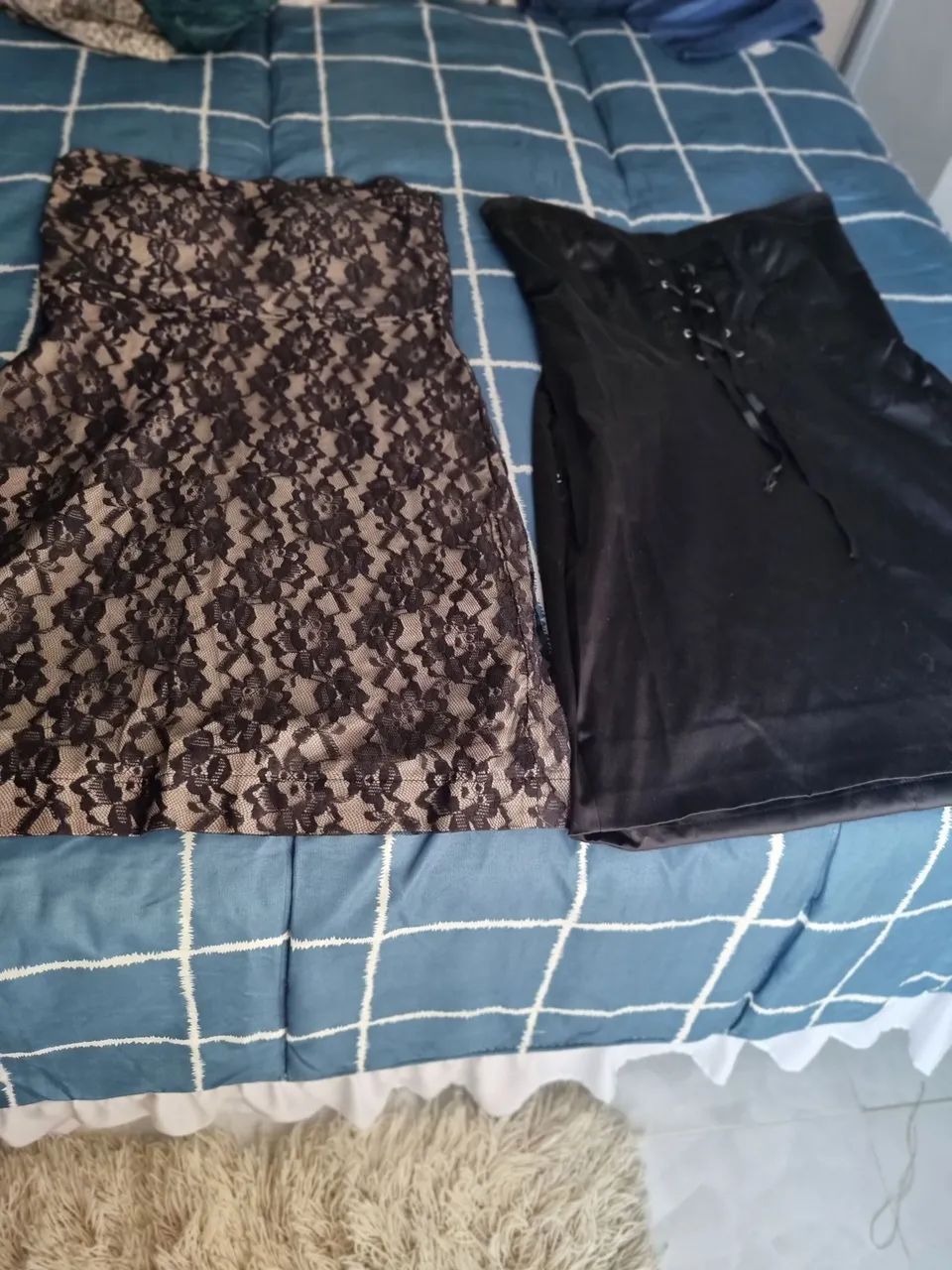 2 vestidos lindos curtos .