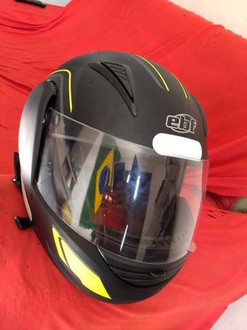Capacete