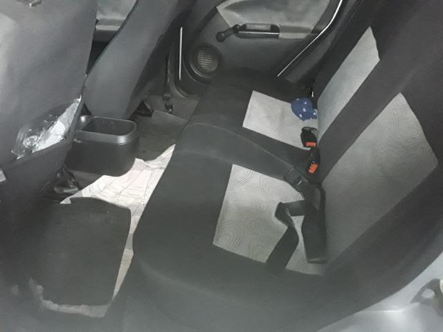 Fiesta sedan super conservado - Foto 3