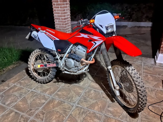 MOTO HONDA TORNADO