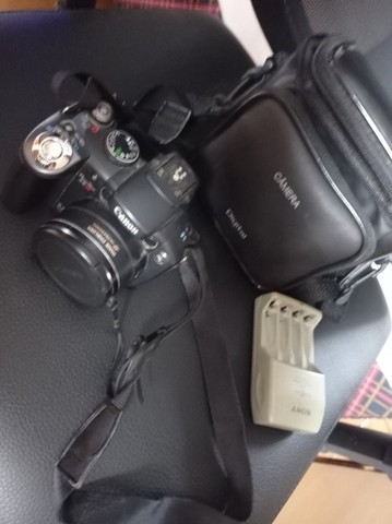 Câmera Digital Canon Powershot  Semi Profissional  Black S5 Is 8.0mp 