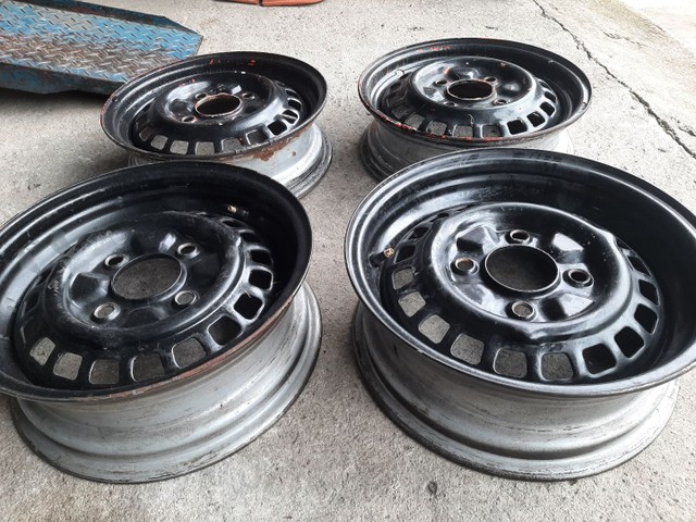 Roda de ferro aro 15 Volkswagen fusca preta duas tala 6 e duas 4.5 4x130