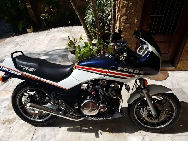 A VENDA CBX 750 HOLLY AKI NO SHOPPING DAS GALOS