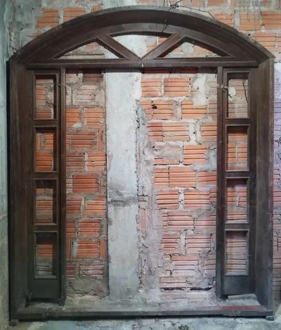 Esquadria Arqueada de Madeira Sucupira
