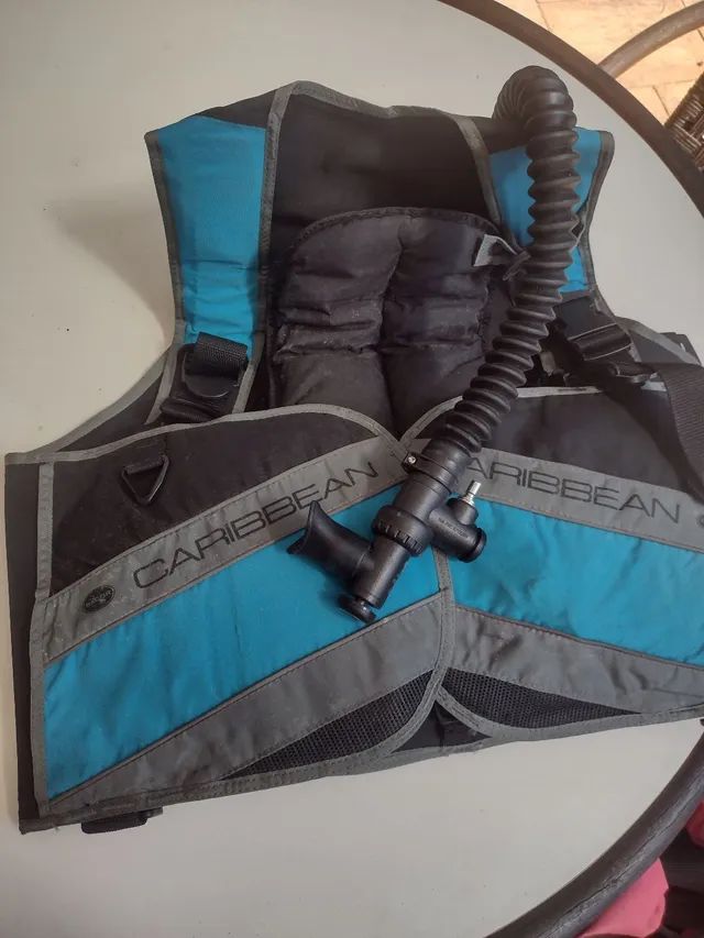 Colete + Regulador=equipamento de mergulho