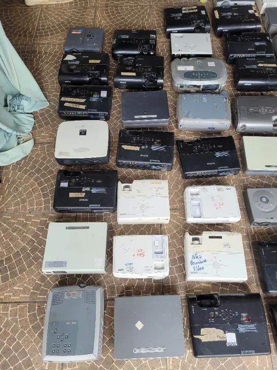 Lote com projetores no estado (somente venda - leia a descrição) - Foto 2