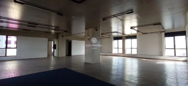 Sala comercial com excelente localização no Estoril