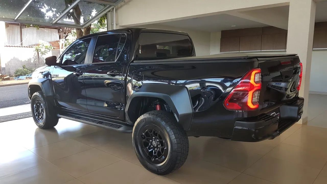 Hilux gr-s 2023 diesel 2.8 de 224cv edição especial - Foto 4