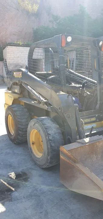 Mini carregadeira  New Holand l220 - Foto 5