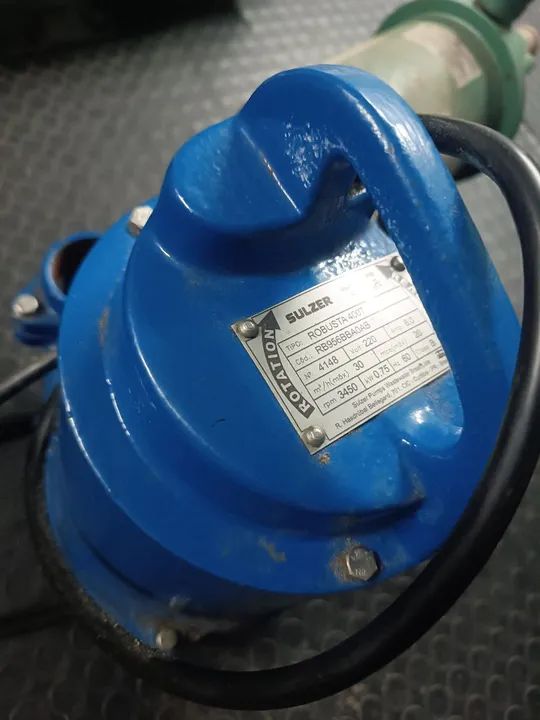 Bombas d'água usadas e uma nova - Foto 3