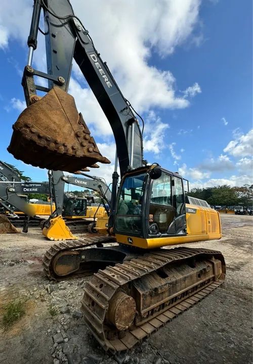Escavadeira John Deere 350G LC ano 2023 com 1750 horas, no Pernambuco