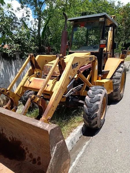 Retroescavadeira MF96 2015 