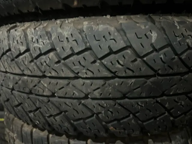 Pneu 205/70/15 Bridgestone 85 % Vida Util.