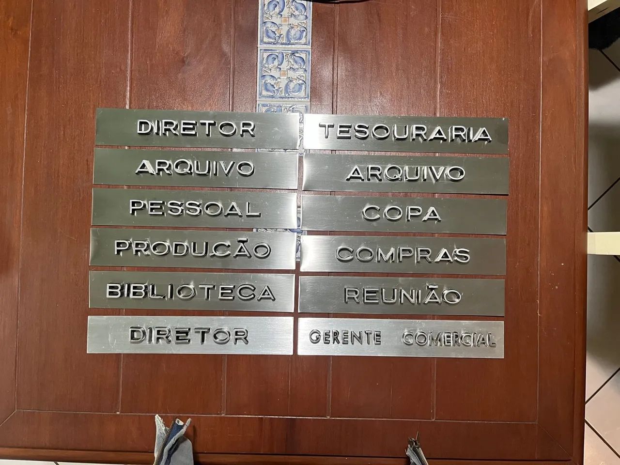 Placas de Identificação Corporativas - Foto 3