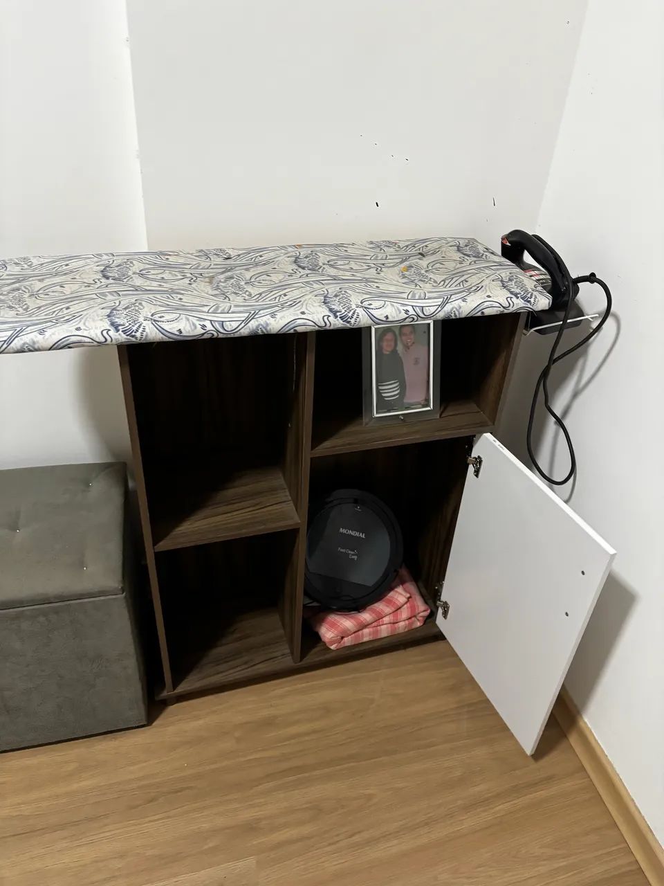 Tábua de passar com armário  - Foto 4