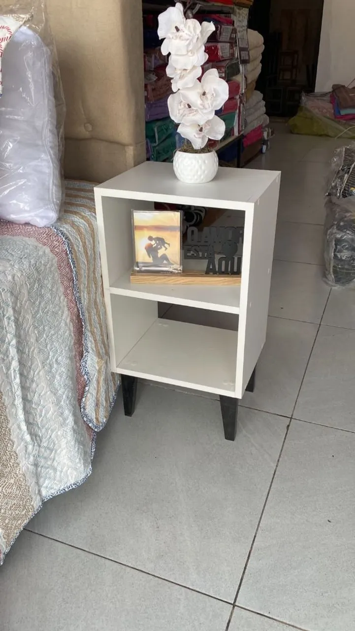 Mesa de cabeceira criado mudo