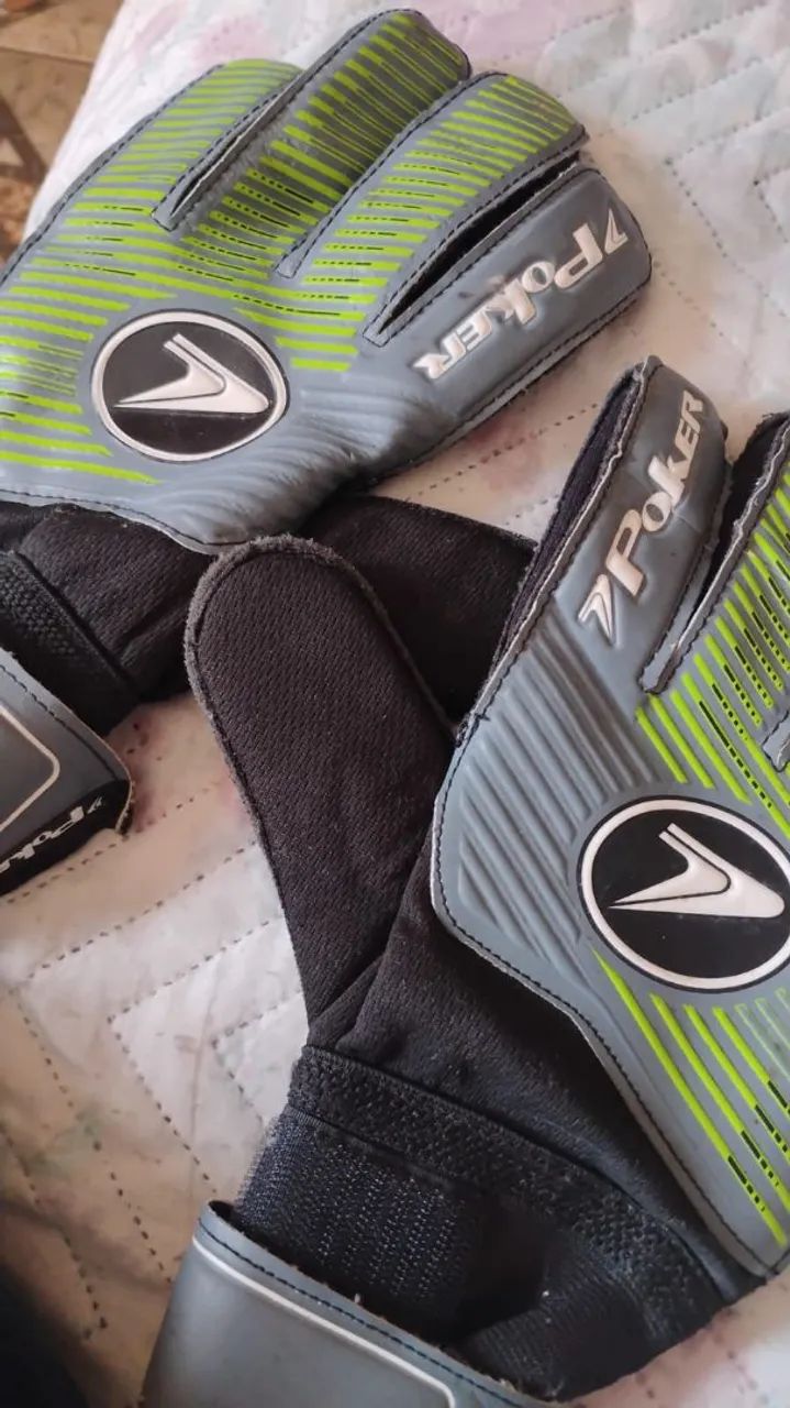 Luva de goleiro Poker 