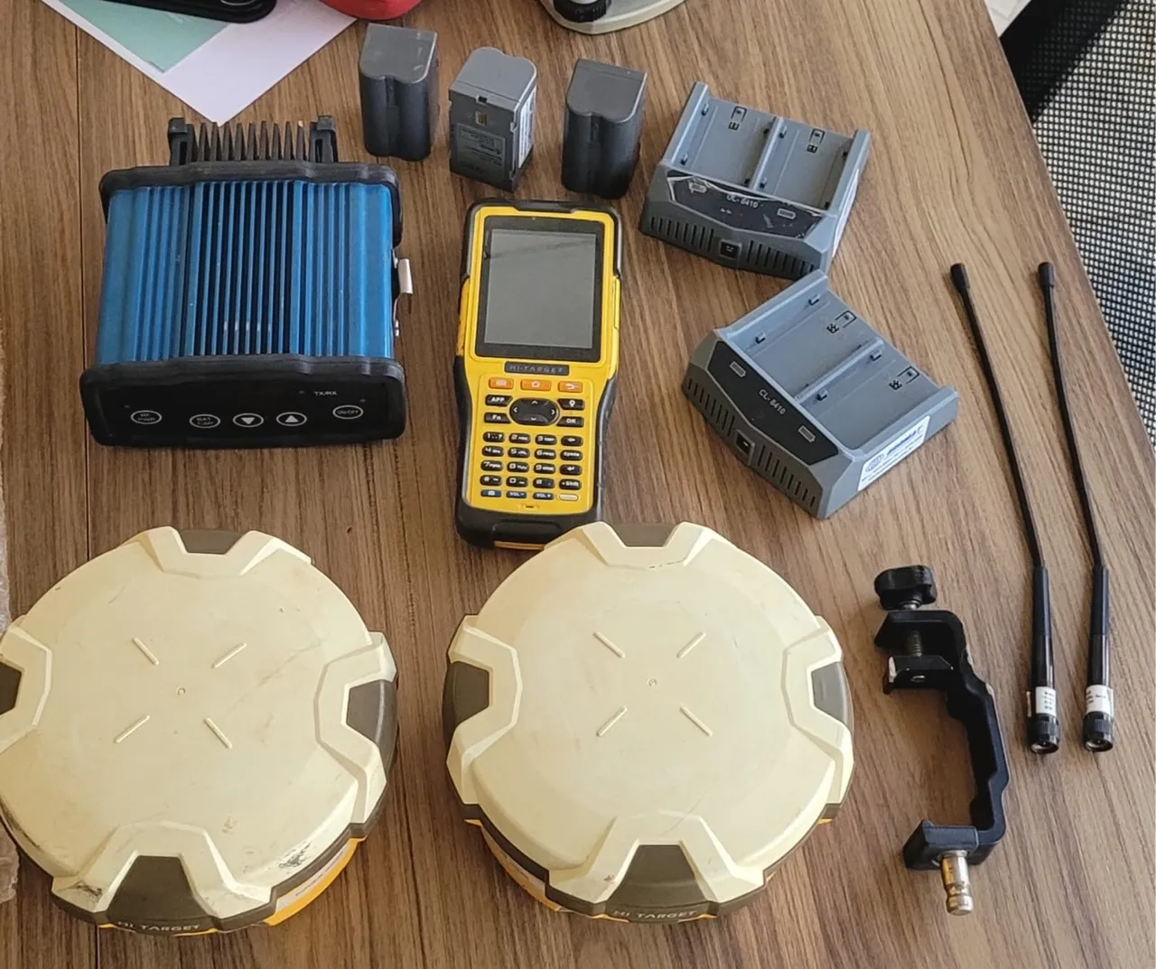 Kit Completo De Receptores Gnss Rtk Hi-target V60