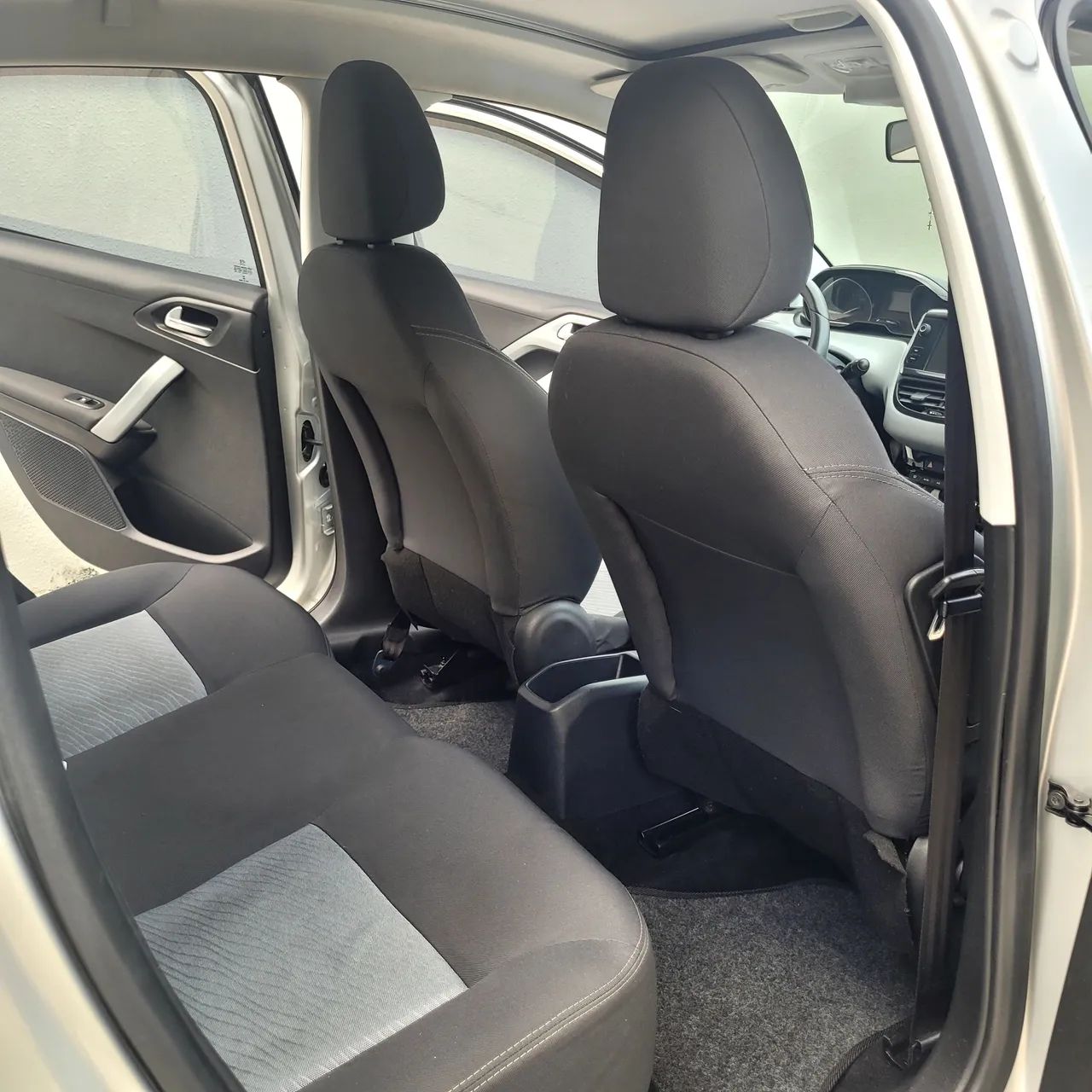 Peugeot 208 1.5 2016 com 58.000km - Foto 9