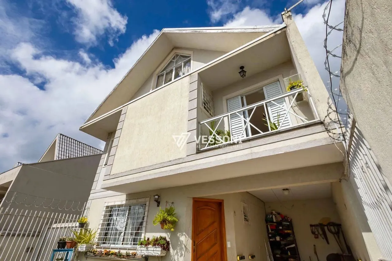 Sobrado com 4 Quartos | Suíte | 146m² | 3 Vagas | Não geminado à venda por R$ 599.000 - Pi