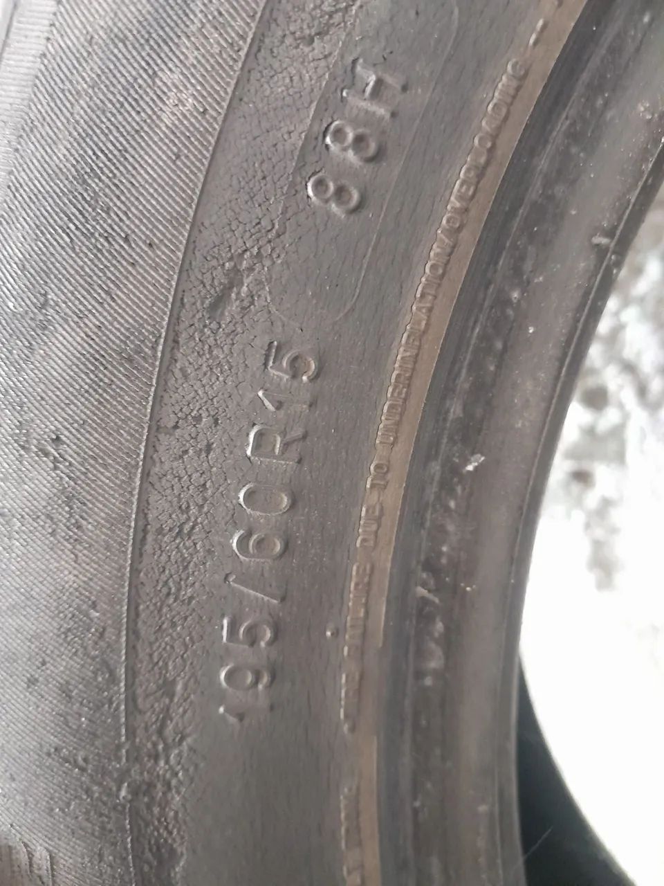 Peneu 64842832780161122