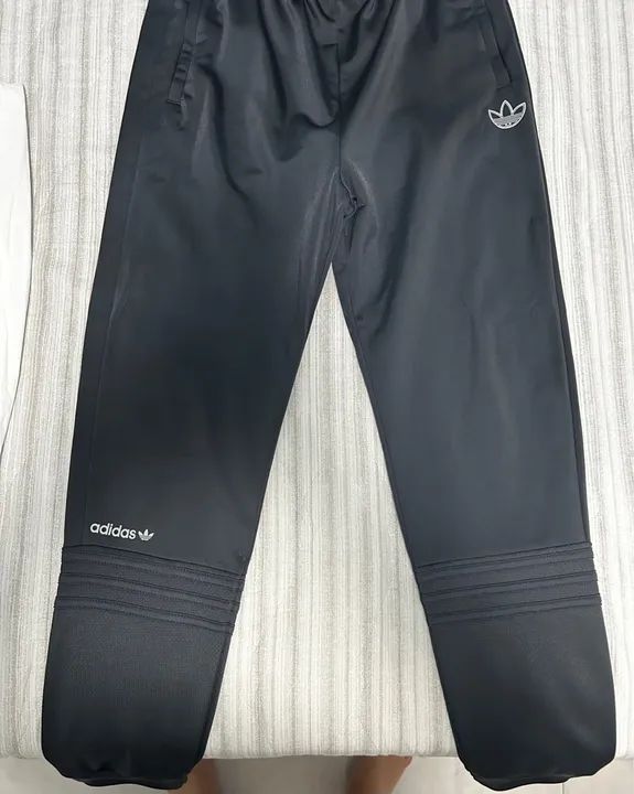 Calça Adidas original - Preta - Tamanho L - 13/14 anos