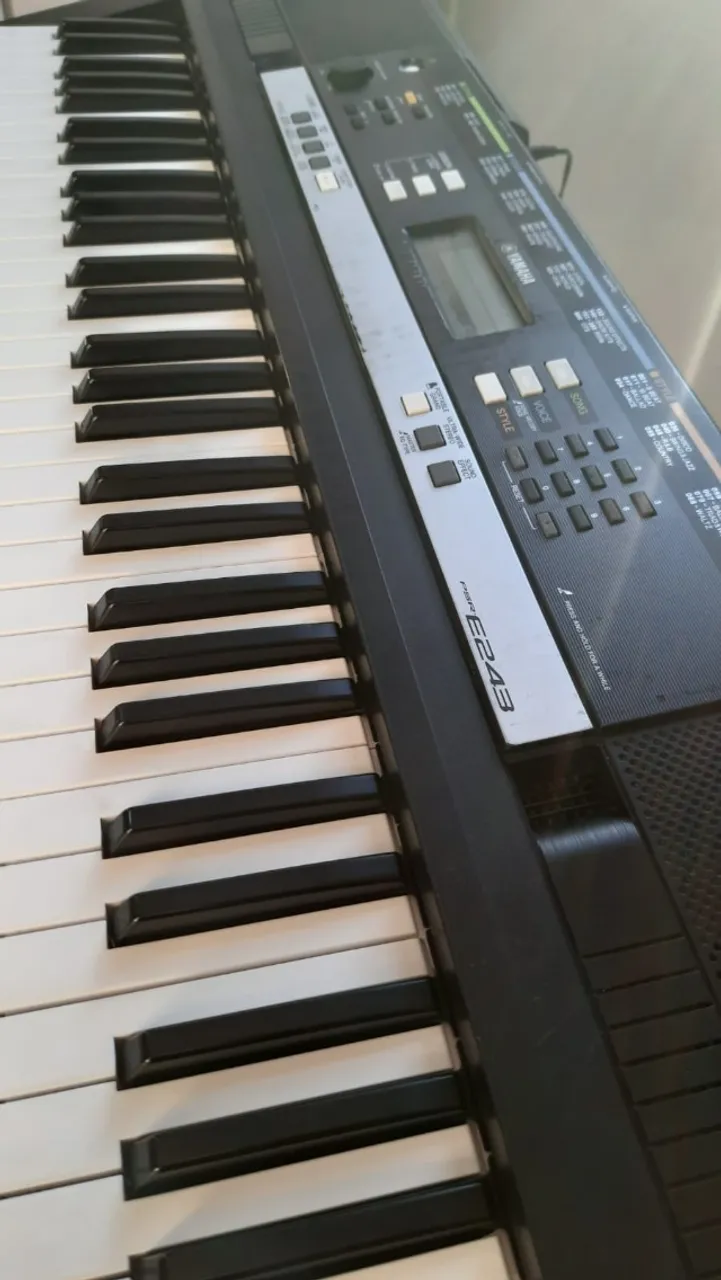 Teclado Yamaha PSR-E243 + Suporte + Fonte