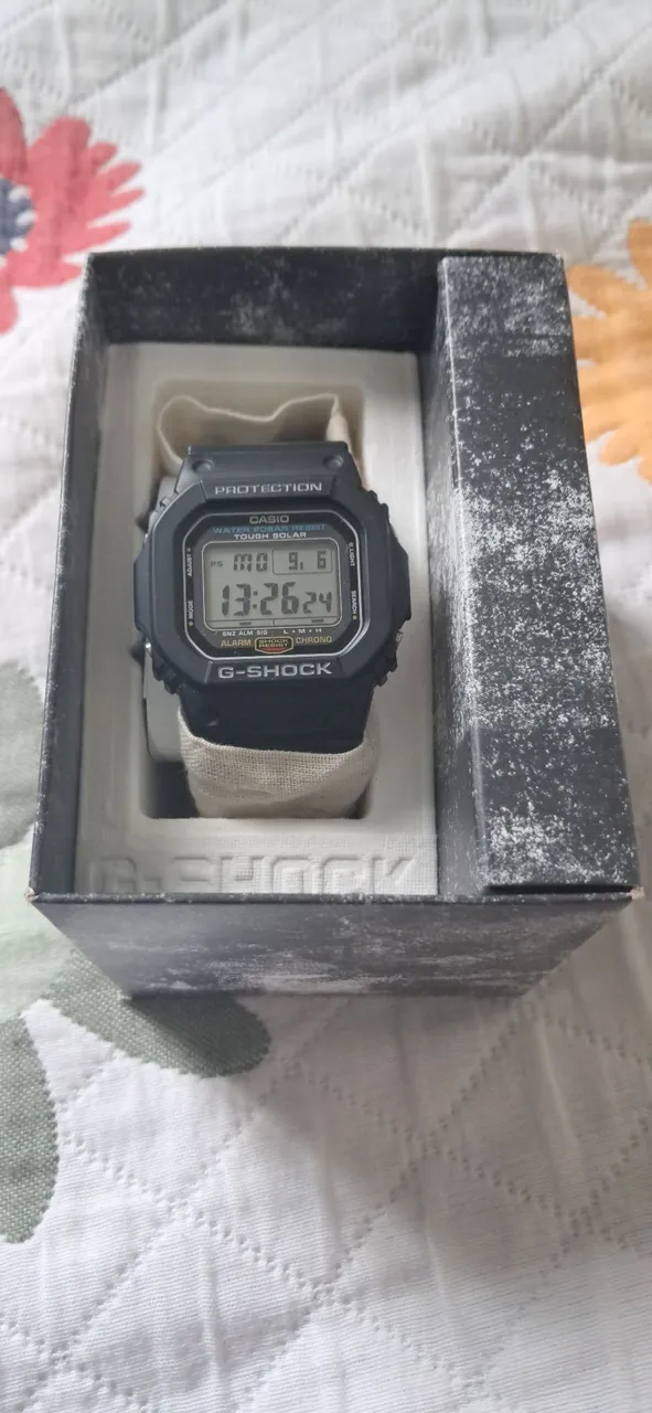 Relógio G-SHOCK G-5600UE-1DR Tough Solar