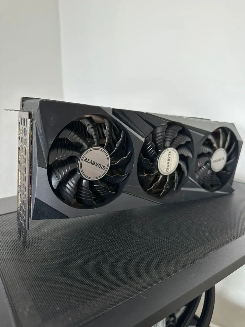 Placa de Vídeo - Gigabyte Radeon RX 6800 XT Gaming OC, 16GB, GDDR6 - Foto 4