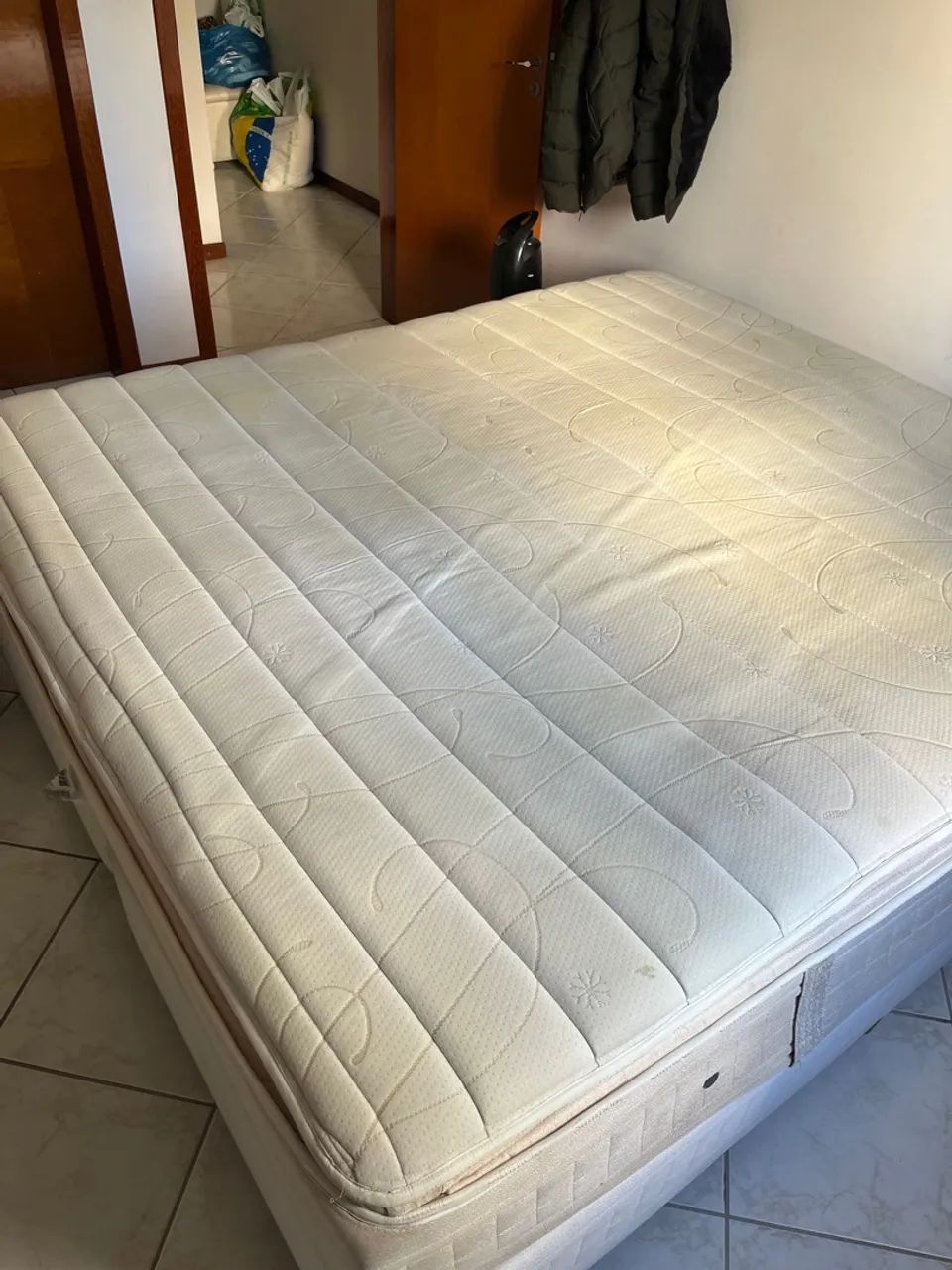 Cama box de Casal King - marca Simmons. - Foto 5