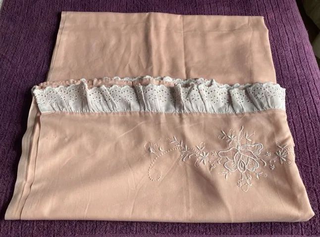 LENÇOL COR DE ROSA  BORDADO COM PASSANAMARIA - Foto 2