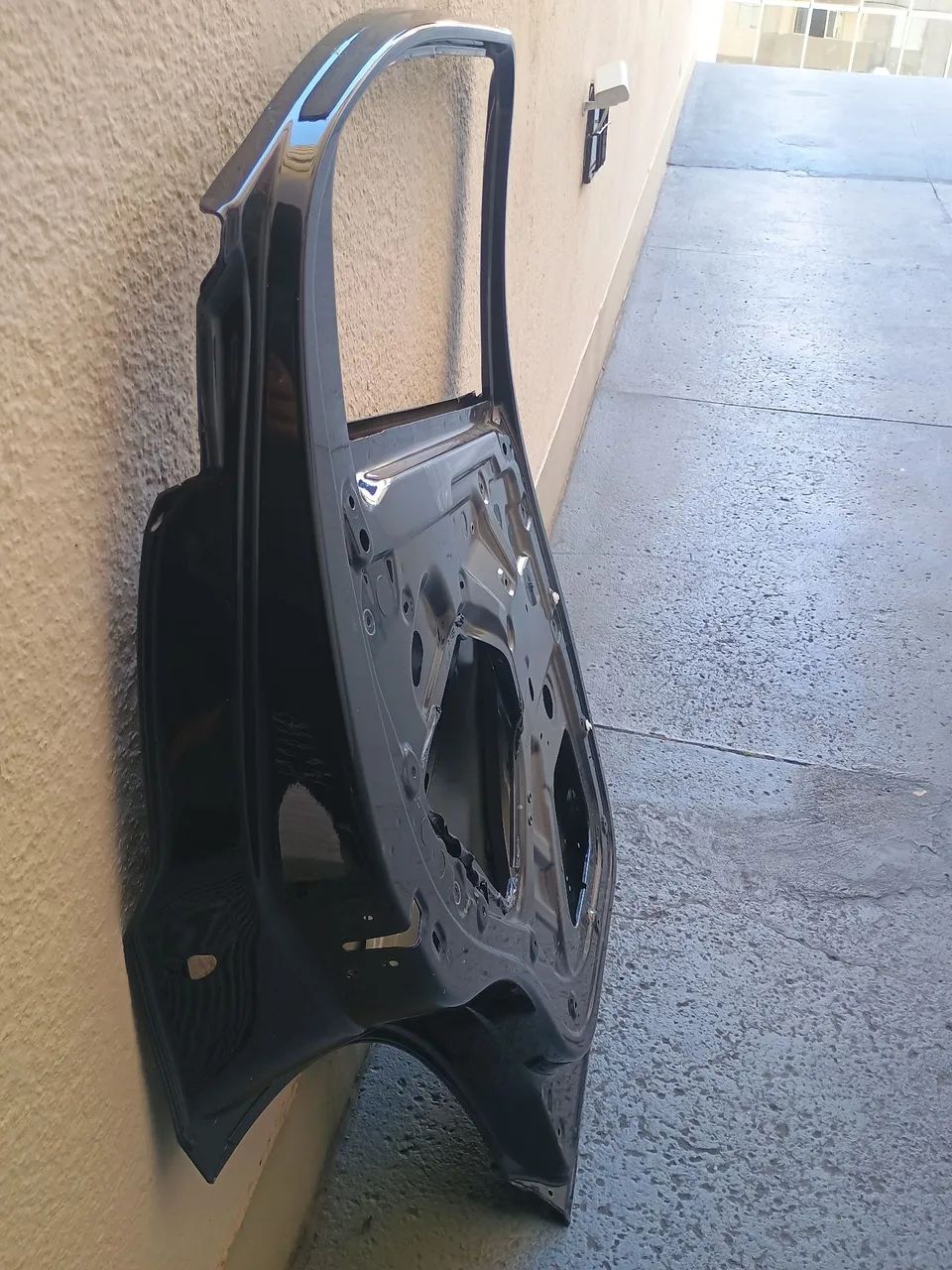 Porta traseira esquerda preta mini dolphin usada  - Foto 3