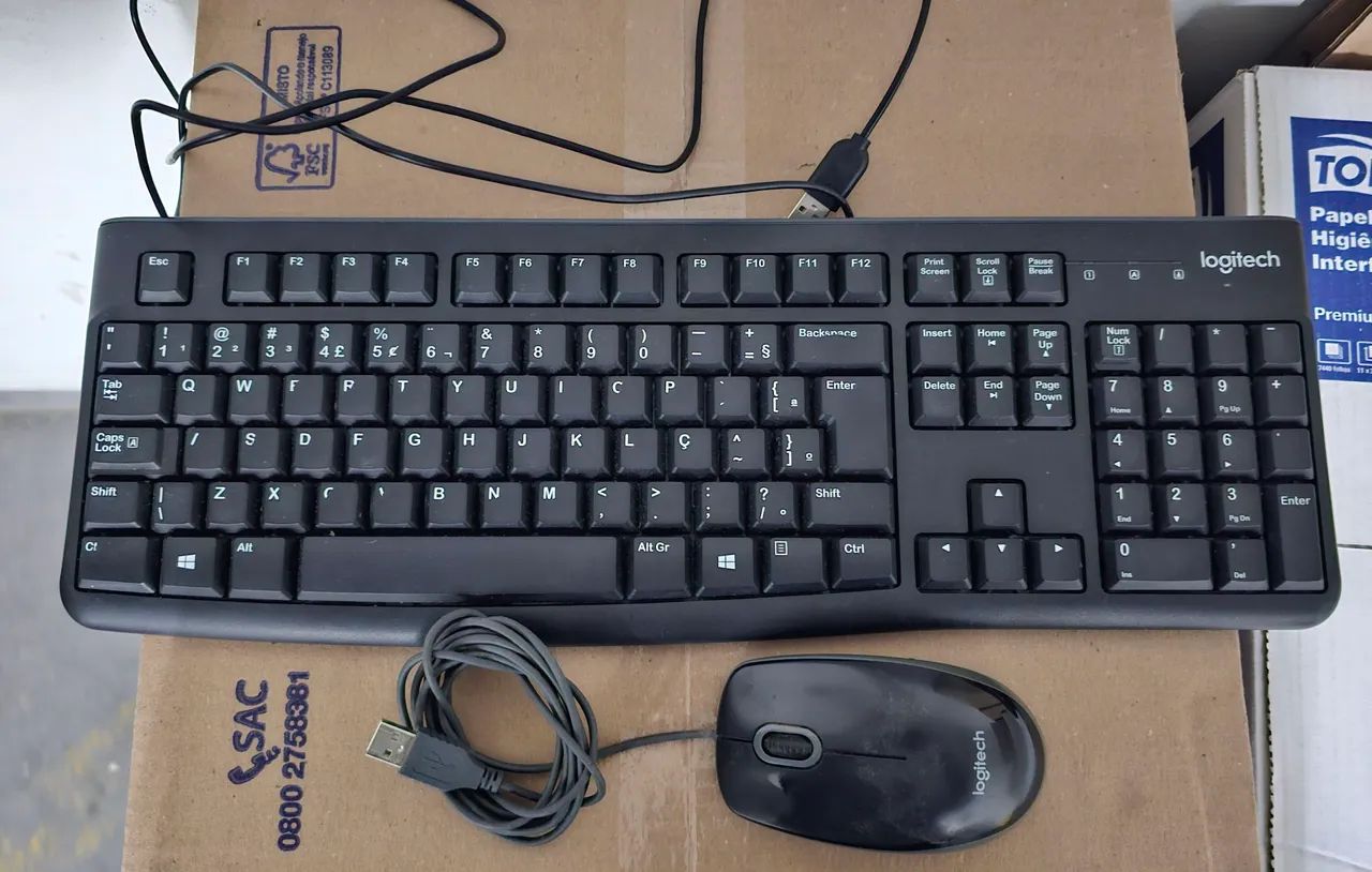 Vendo teclado Logitech com mouse entrada USB 