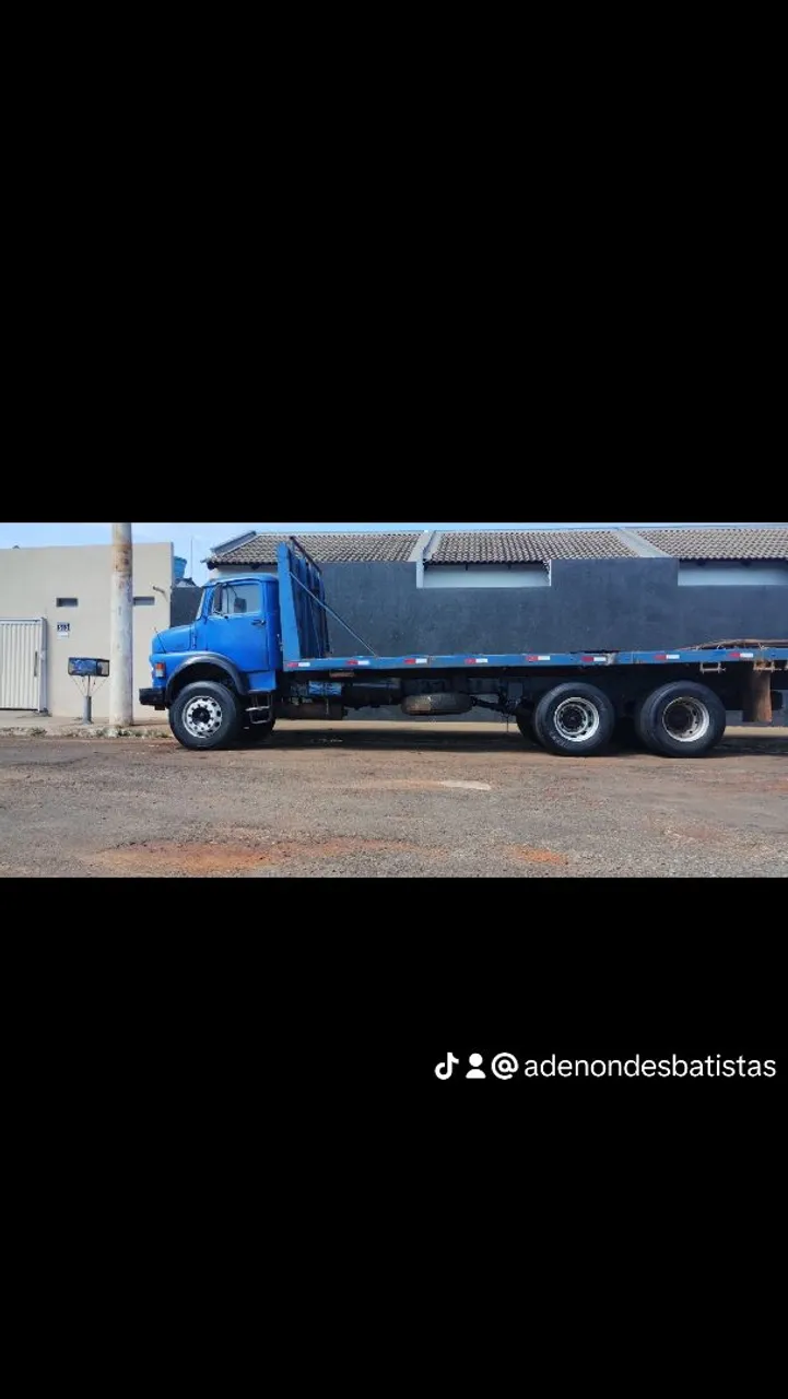 Caminhão MB 1113 azul