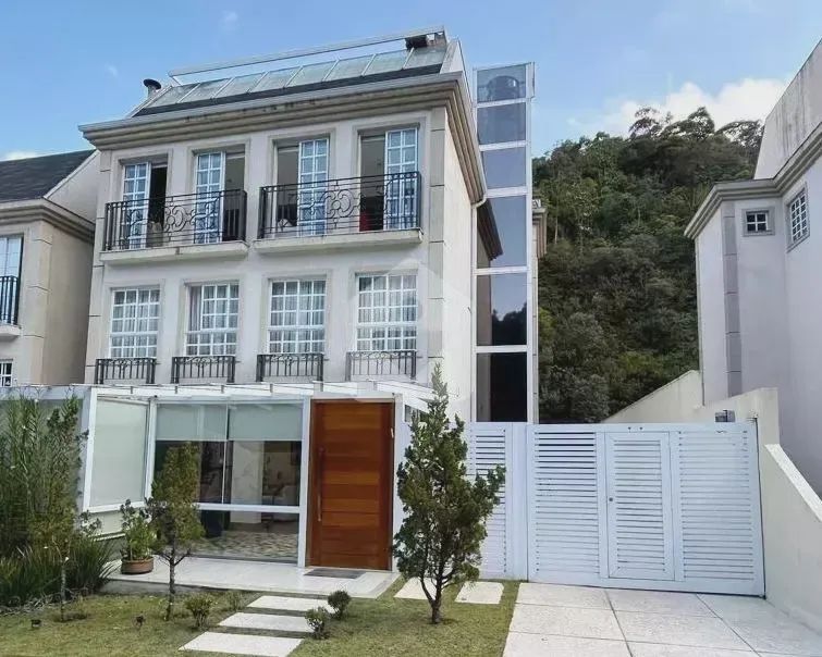 Casa em condomínio no Valparaíso - Petrópolis/RJ